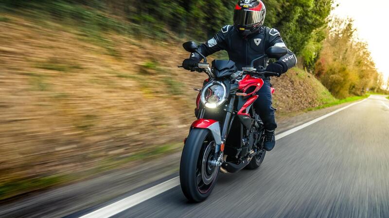 MV Agusta Brutale 800RR SCS 2021: sportiva automatica