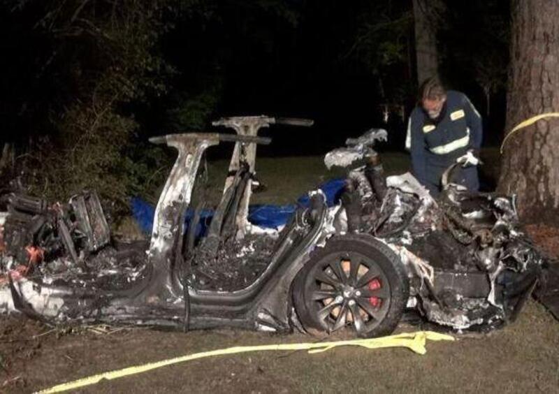 Tesla, c&#039;era qualcuno al volante nell&#039;incidente mortale in Texas 