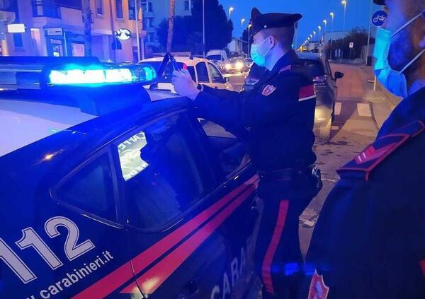 Il giallo dei poliziotti assembrati al bar e multati dai carabinieri a Cosenza