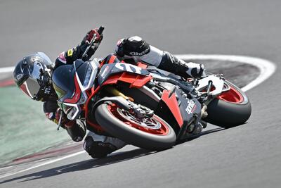 Aprilia Tuono V4 Factory 2021: Tuono e fulmini