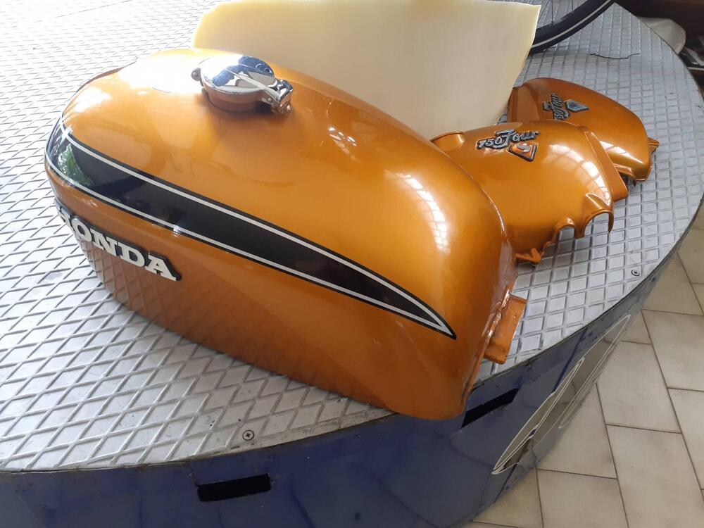 Serbatoio e fianchett Honda (2)