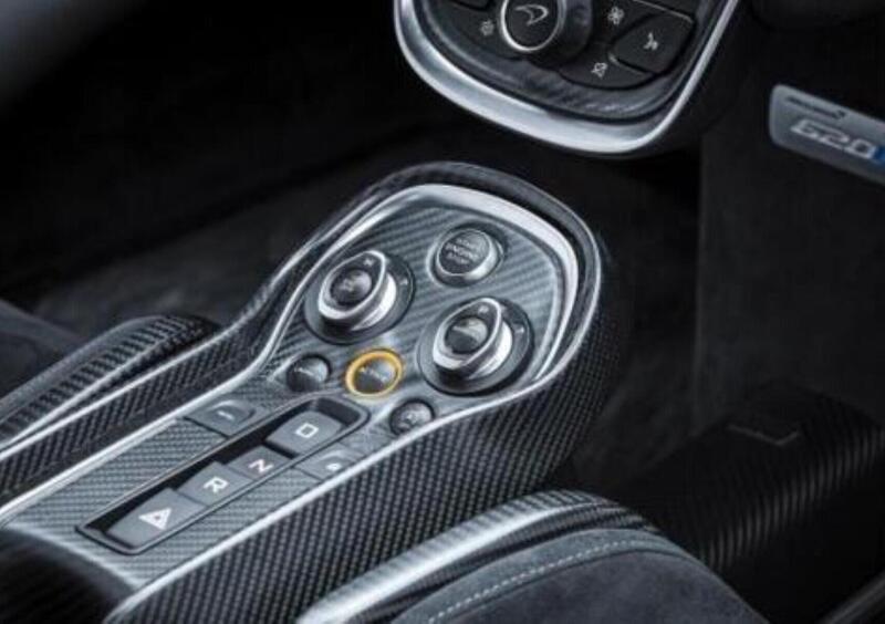 McLaren 620R (2019-22) (14)