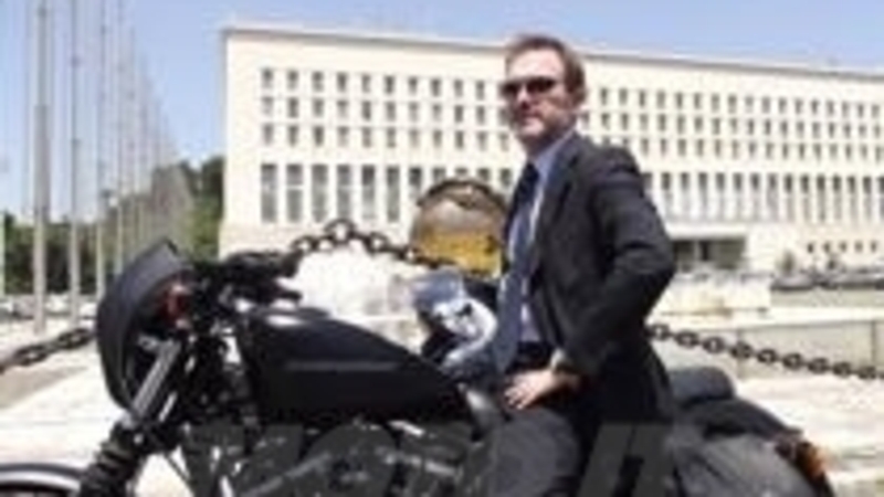 L&rsquo;ambasciatore arriva in Harley