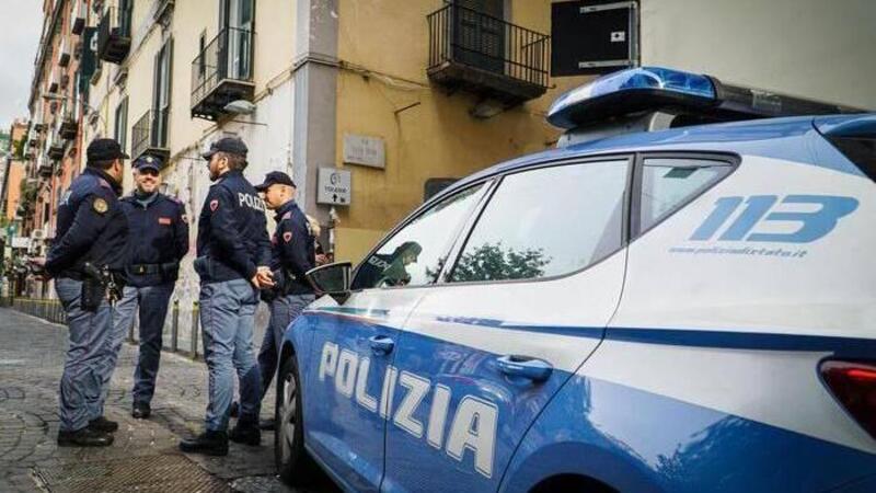 Pistoia, in dodici sull&#039;auto. E il conducente esibisce una patente falsa