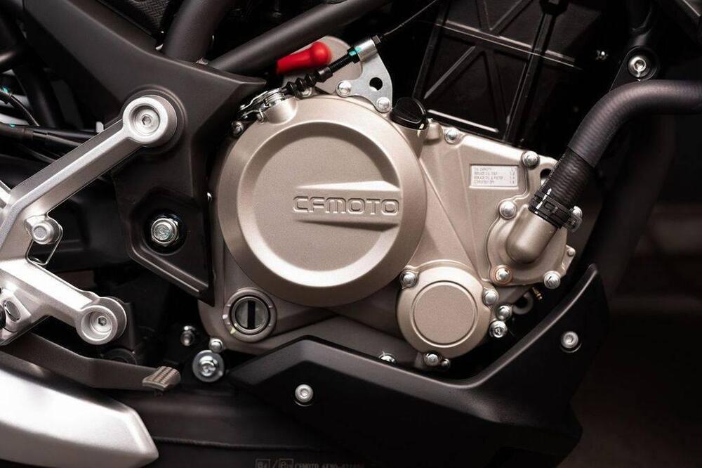 CFMOTO 300NK (2021 - 25) (7)