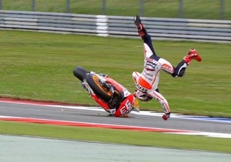 Prove libere 3. Cade anche Marquez. Tempi poco significativi