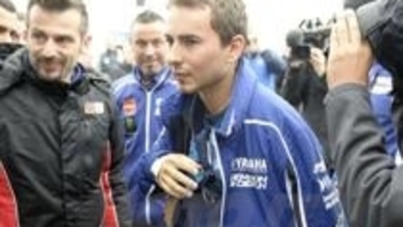 Lorenzo ci prova, ok dei medici per il warm up