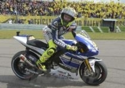 Rossi vince il GP di Assen