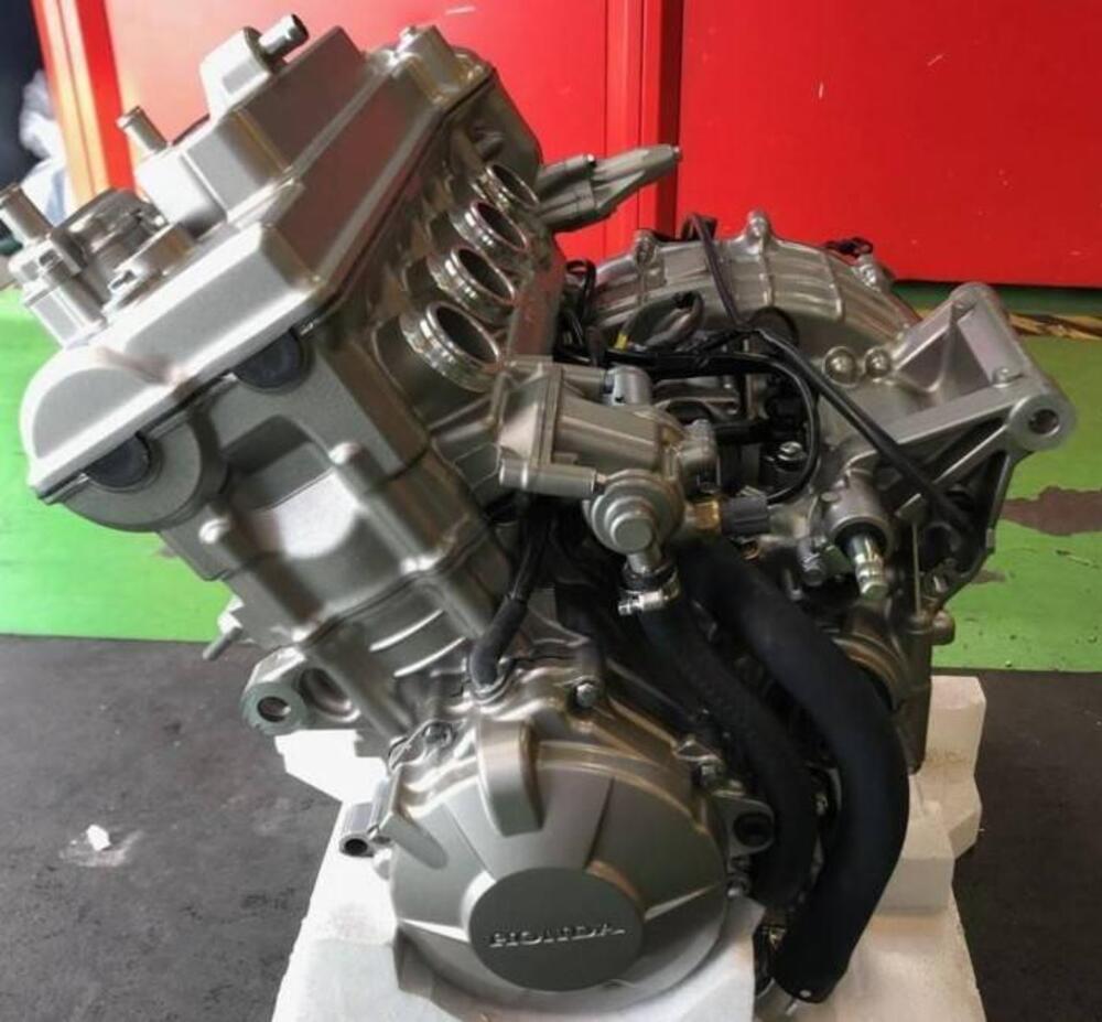 MOTORE COMPLETO HONDA CBF 600 (3)