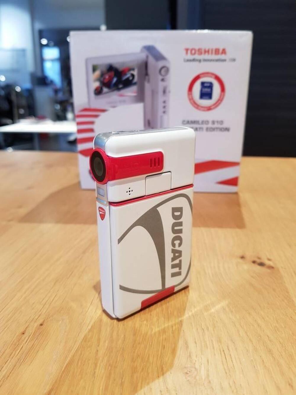 Telecamera TOSHIBA CAMILEO S10 Ducati Edition (2)