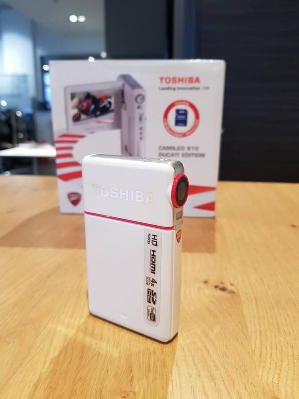 Telecamera TOSHIBA CAMILEO S10 Ducati Edition (4)