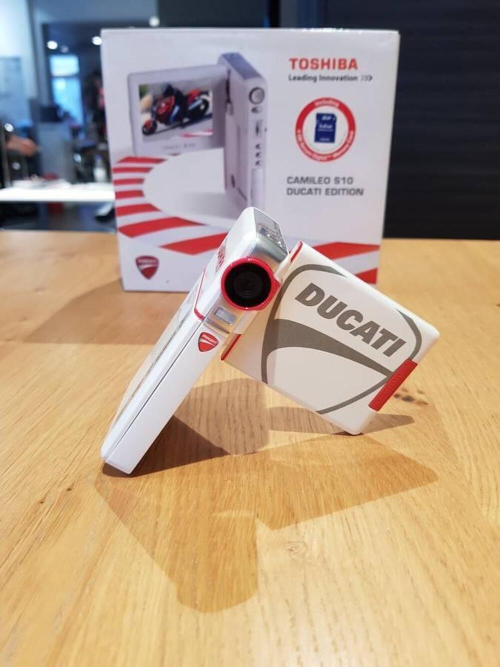 Telecamera TOSHIBA CAMILEO S10 Ducati Edition (5)