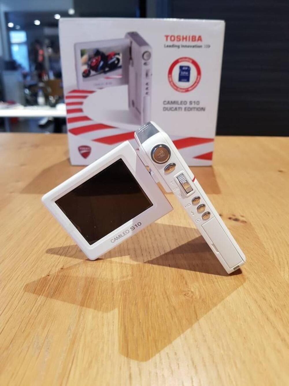 Telecamera TOSHIBA CAMILEO S10 Ducati Edition (6)