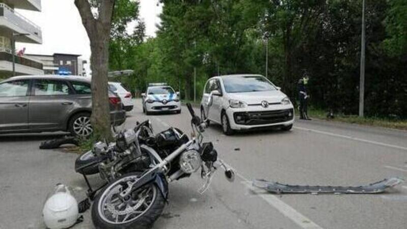 Pesaro: scontro tra moto auto e monopattino