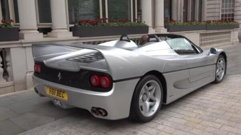 Ferrari F50 senza catalizzatore: mamma mia come suona il V12 per le vie di Londra! [VIDEO]