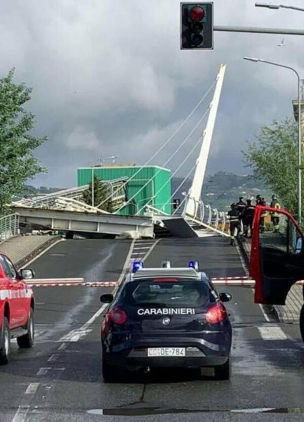 La Spezia: il ponte levatoio cede durante la chiusura, panico sulla darsena [FOTO]
