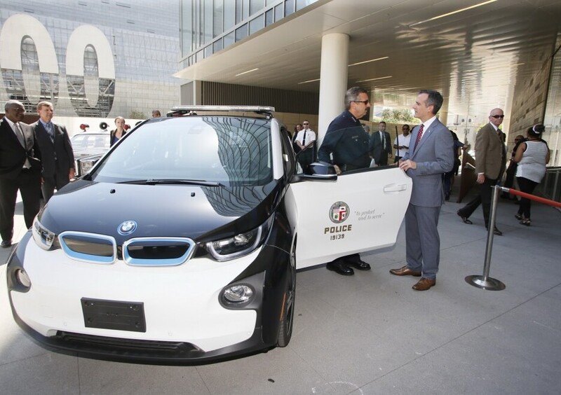 Los Angeles: la polizia sceglie la BMW i3 e "scarta" la Tesla