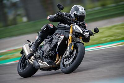 Triumph Speed Triple 1200RS TEST: il ritorno della leggenda