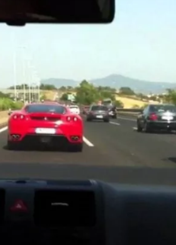 Cuneo, con la Ferrari a 287 km/h in Autostrada: multa sonora e ciao patente
