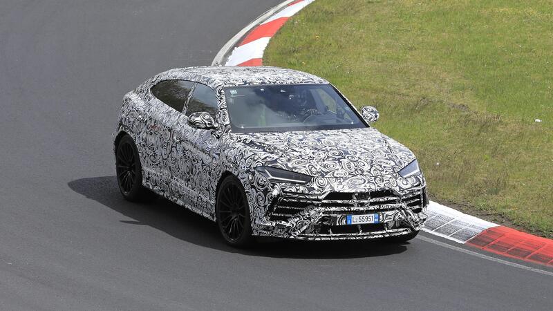 Lamborghini Urus EVO restyling, le foto spia 