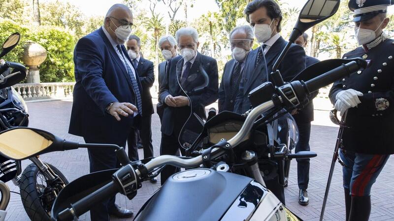 Le Moto Guzzi V85TT per i Corazzieri presentate al presidente Sergio Mattarella