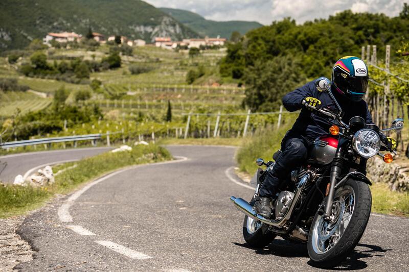 Triumph Bonneville T100, T120, Street Twin 2021 TEST: Euro 5 e pi&ugrave; cavalli