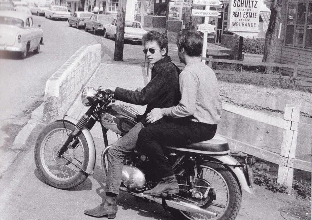 Bob Dylan e quel controverso incidente in moto del 1966 che tuttora &egrave; un mistero