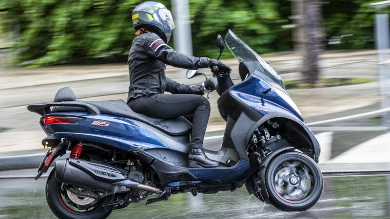 Piaggio MP3 400 HPE contro il meteo parigino!