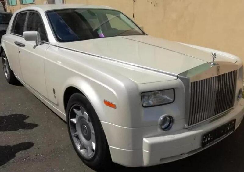 Sequestrata una Rolls-Royce con interni in pelle di coccodrillo proveniente dalla Russia