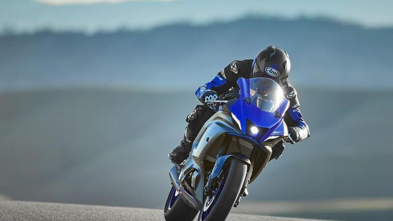 La nuova Yamaha R7 spiegata in un video