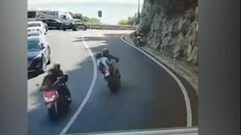 Positano: scooter si scontra con moto, illesi i conducenti