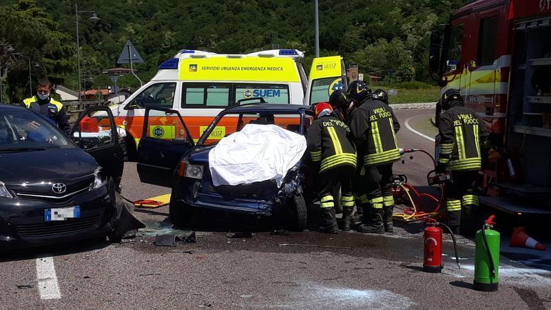 Brutto incidente in strada, Panda 4x4 contro Yaris: 4 feriti [foto]