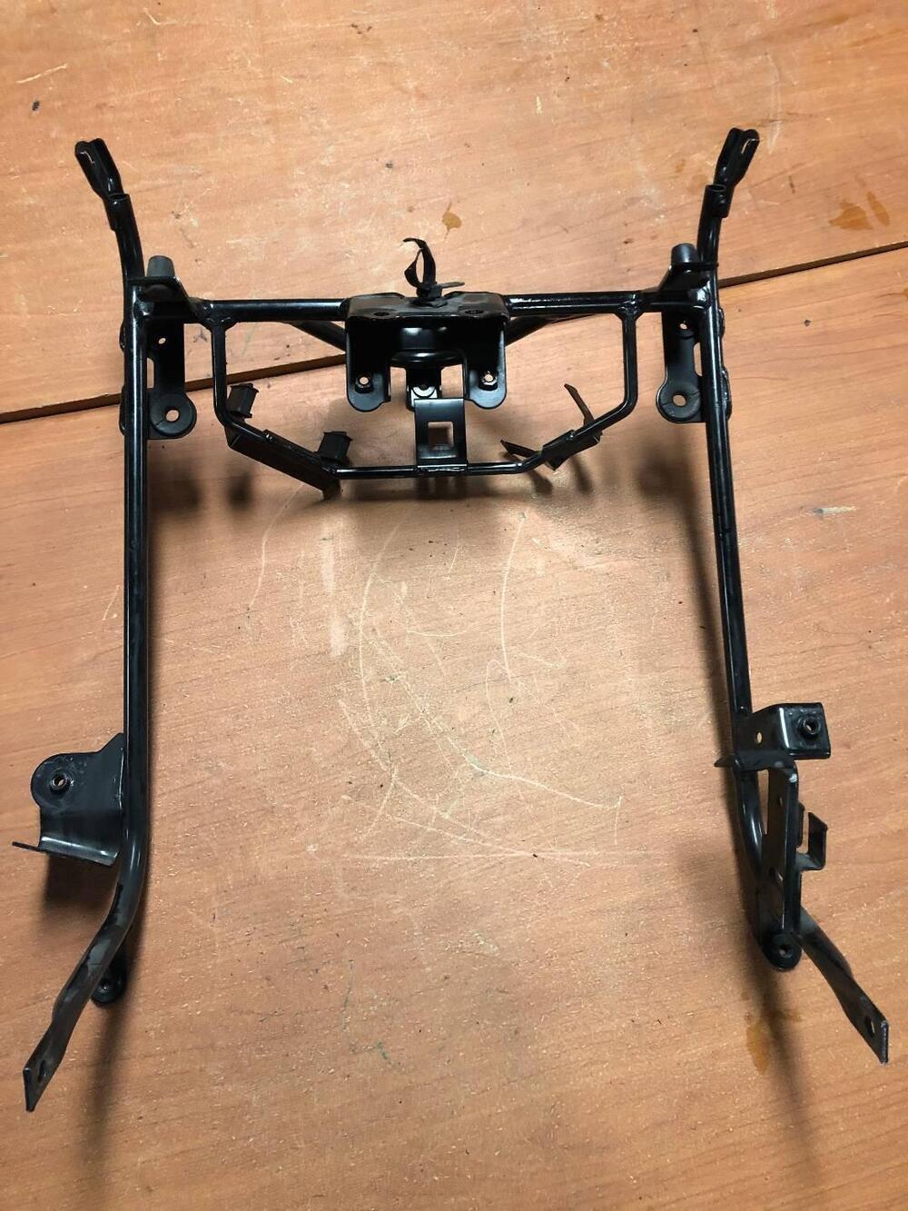 Telaietto anteriore Suzuki Burgman 400 '03-'05 (3)