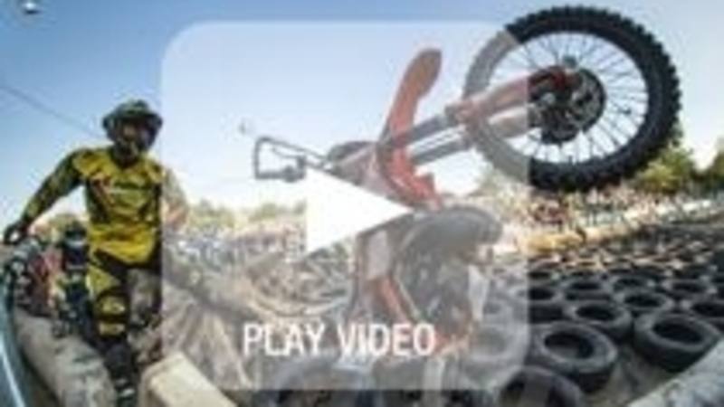 Enduro spettacolo. Il video onboard di Jonny Walker al Romaniacs Prologue