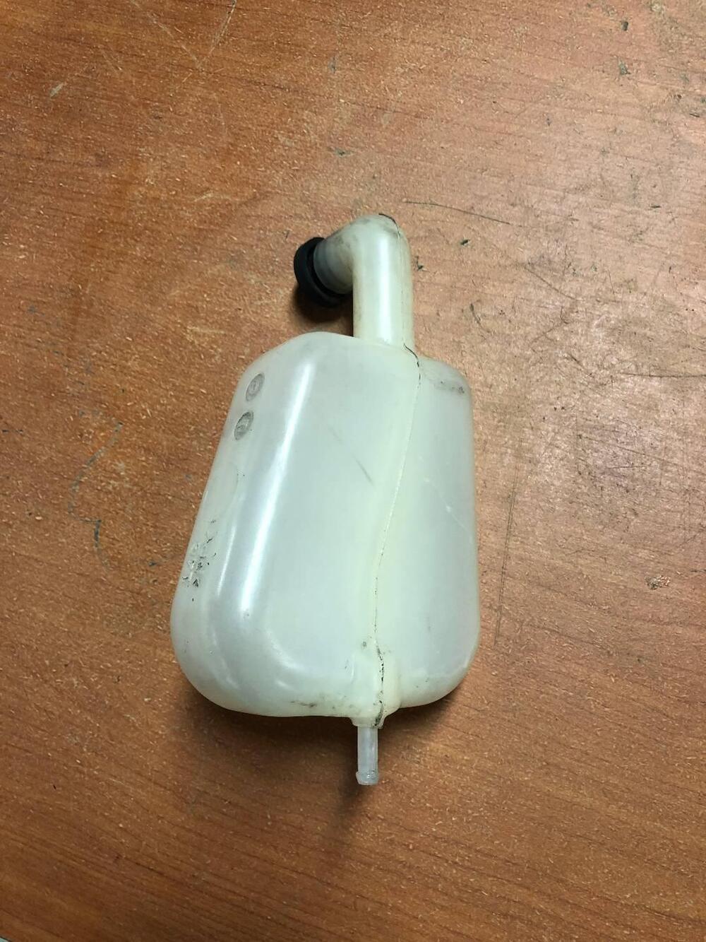 Vaschetta liquido radiatore Burgman 400 '03-'05 Suzuki (2)