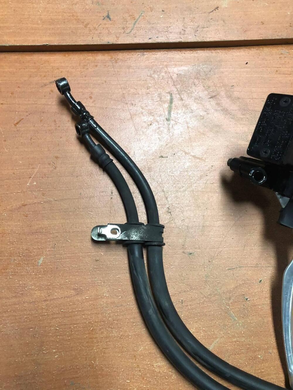 Pompa freno anteriore Suzuki Burgman 400 '03-'05 (2)