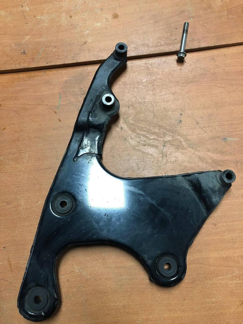 Supporto terminale di scarico Burgman '03-'05 Suzuki (2)