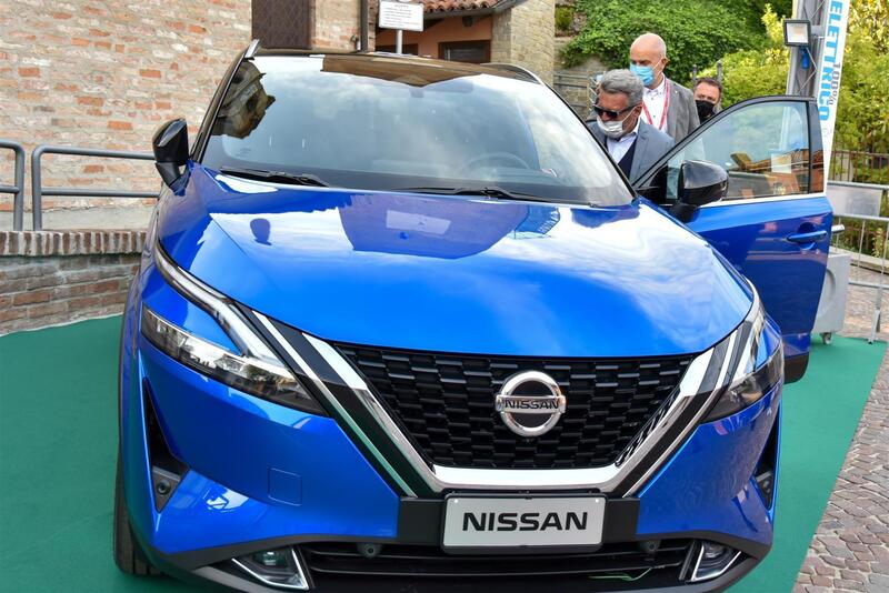 Il nuovo Nissan Qashqai affascina il Piemonte dalla torre medievale di Barbaresco, Con Errebi Auto