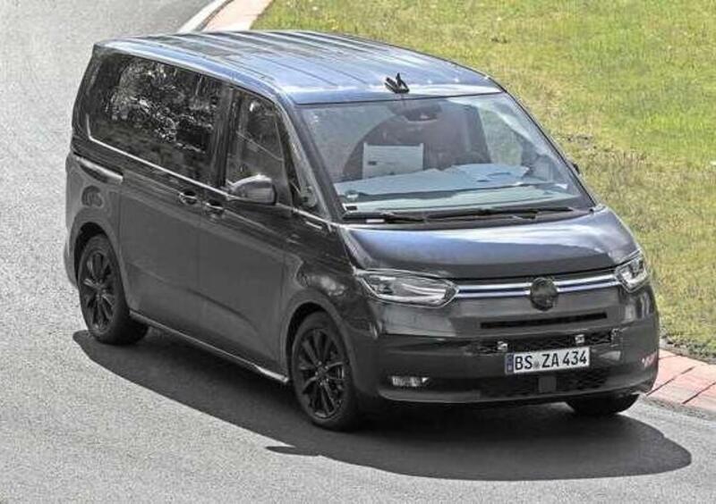 Nuovo Volkswagen Transporter T7 2021: il test si fa al Nurburgring