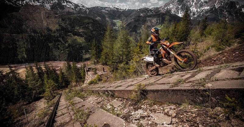 KTM 300 EXC TPI 2022 ErzbergRodeo: ecco la versione top per chi fa cose hard