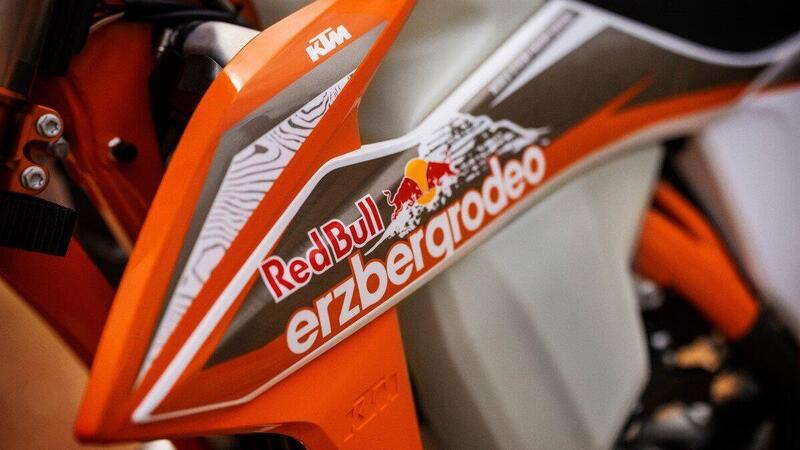 KTM 300 EXC TPI 2022 ErzbergRodeo: ecco la versione top per chi fa cose hard