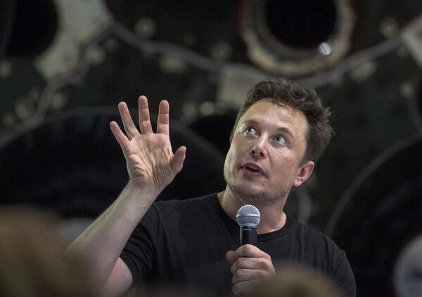 Elon Musk, che succede? Dall&rsquo;alterazione del mercato con i tweet al ritiro di 6mila Tesla 