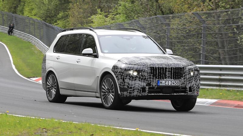 BMW X7 restyling, le foto spia 