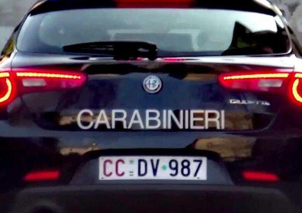 Fatta spogliare nuda durante l&rsquo;esame della patente: bufera sui Carabinieri