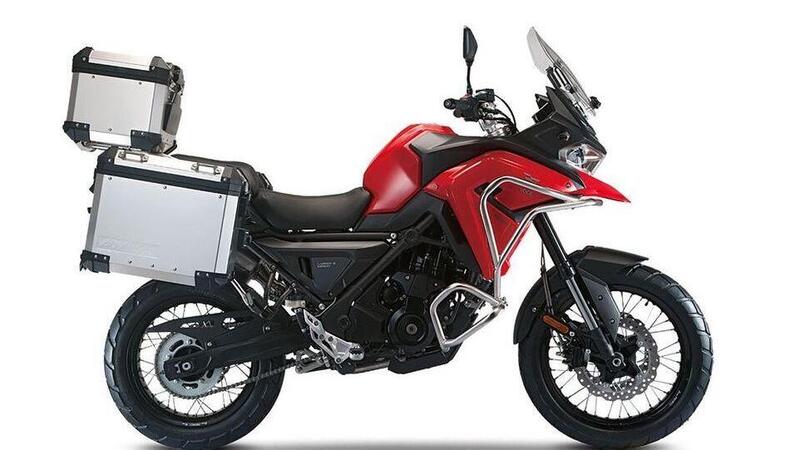 Voge 650 DSX. Nuova enduro stradale (e motore ex BMW)