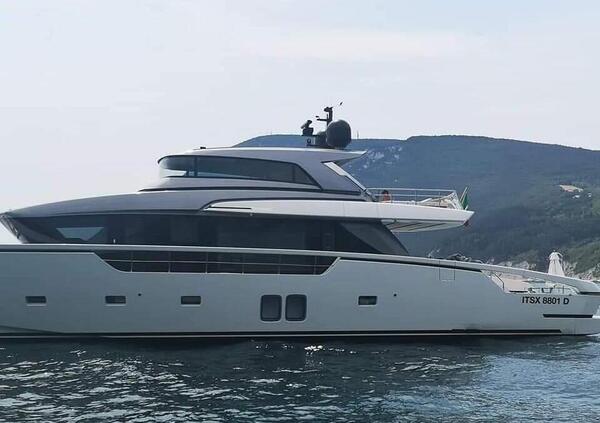 Prima uscita per Valentino Rossi e Francesca Sofia Novello con il nuovo yacht 