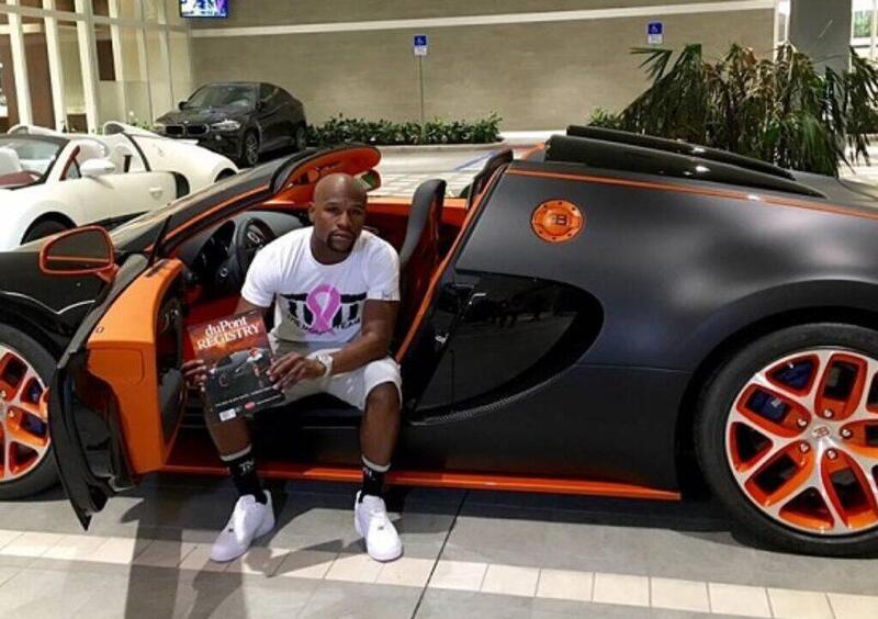 Il regalone di Floyd Mayweather: auto extralusso a tutto il suo staff