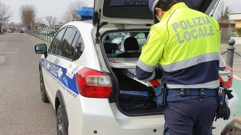 Piacenza, non si era fermato all&rsquo;alt della polizia: automobilista bloccato nei campi 