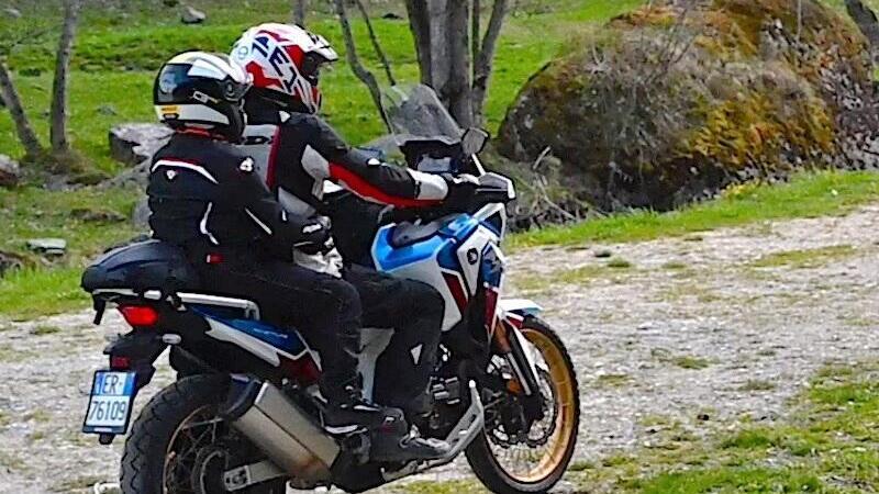 Viaggi, itinerari e giri in moto: con pap&agrave; fino al Monviso