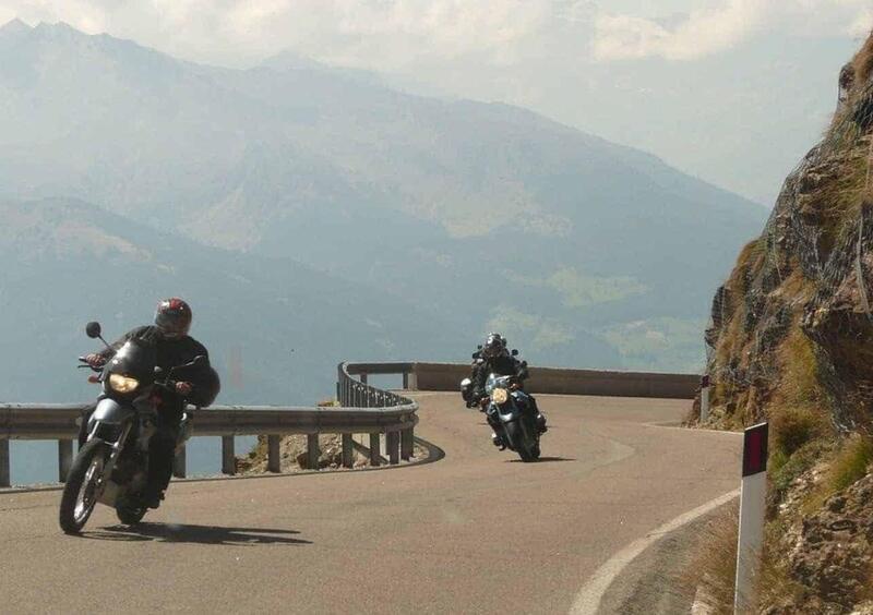 Val di Zoldo, residenti protestano contro la velocit&agrave; delle moto